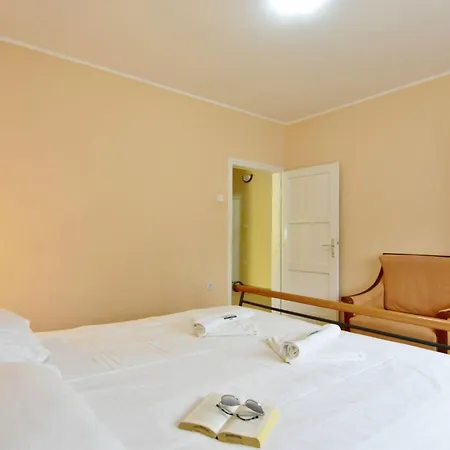 Cozy With Pool For 6 In Villa Umago
