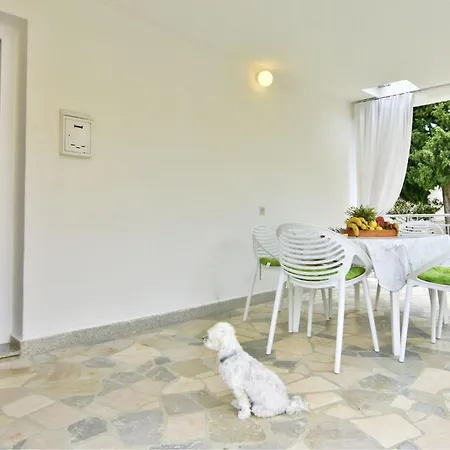 Villa Cozy With Pool For 6 In