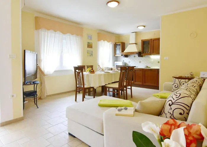 Villa Cozy With Pool For 6 In *