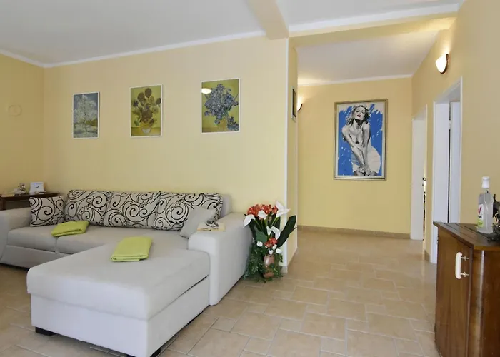 Villa Cozy With Pool For 6 In Umag