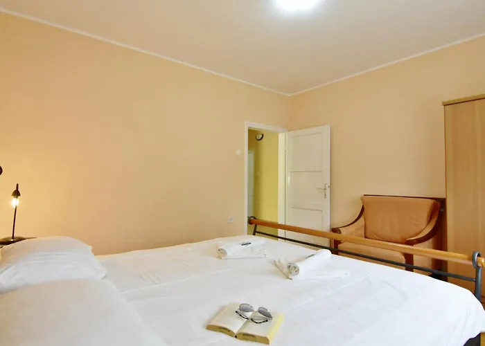 Cozy With Pool For 6 In Villa Umag