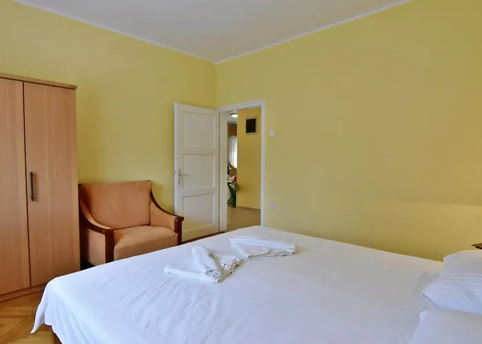 Cozy With Pool For 6 In Villa Umag