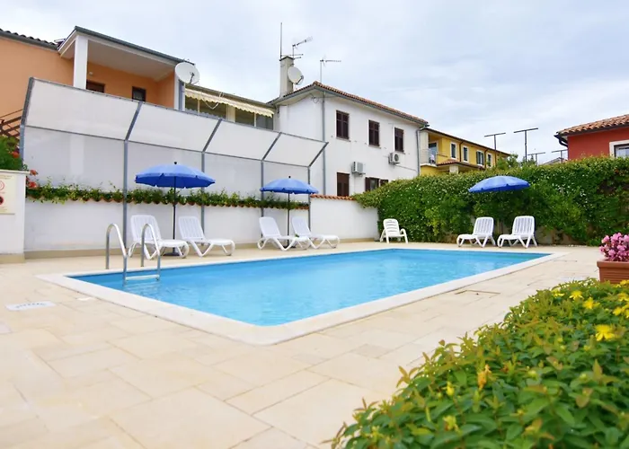 Villa Cozy With Pool For 6 In Umag