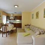 Cozy With Pool For 6 In Vila