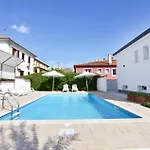 Vila Cozy With Pool For 6 In