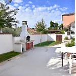 Cozy With Pool For 6 In Vila *