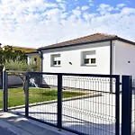 Vila Cozy With Pool For 6 In Umag