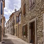 Vila Cozy With Pool For 6 In Umag