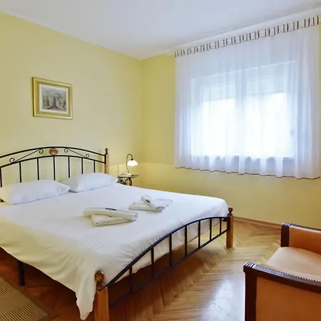 Cozy With Pool For 6 In Villa