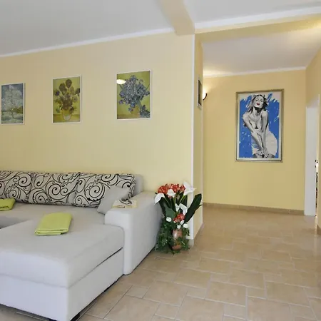 Villa Cozy With Pool For 6 In Umag
