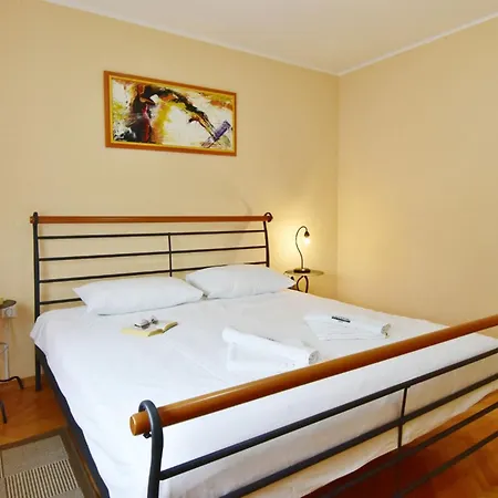 Cozy With Pool For 6 In * Umag