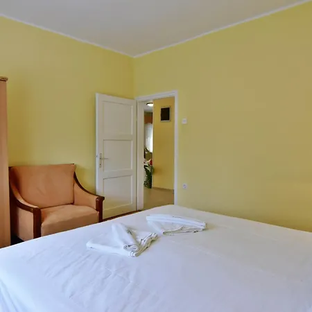Cozy With Pool For 6 In Villa Umag