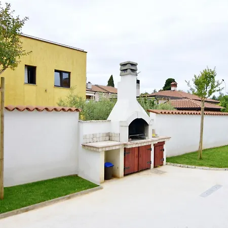 Cozy With Pool For 6 In Villa *