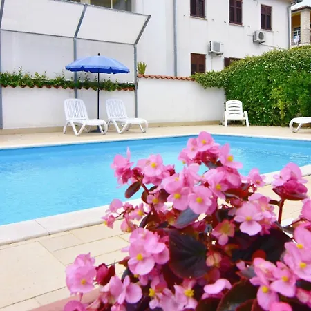 Cozy With Pool For 6 In Villa *