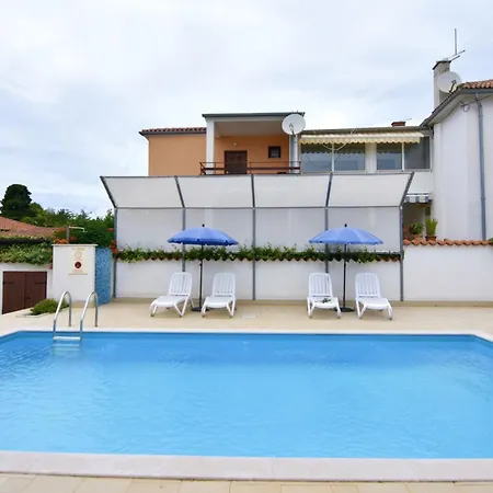 Villa Cozy With Pool For 6 In Umag