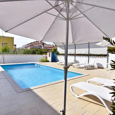 Cozy With Pool For 6 In * Umag