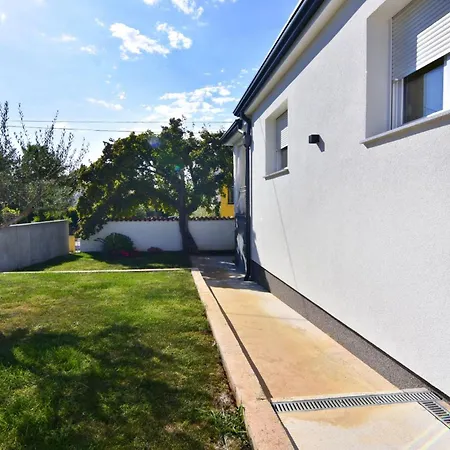 Villa Cozy With Pool For 6 In Umag