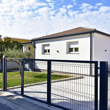 Villa Cozy With Pool For 6 In Umag