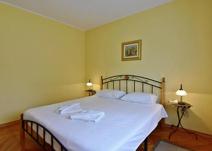 Cozy With Pool For 6 In Villa Umag