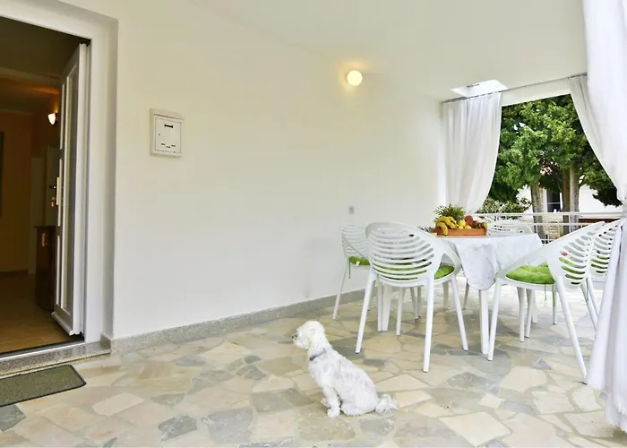 Villa Cozy With Pool For 6 In