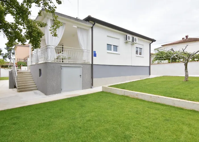 Villa Cozy With Pool For 6 In Umag