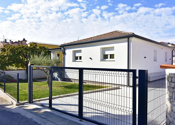 Villa Cozy With Pool For 6 In Umag